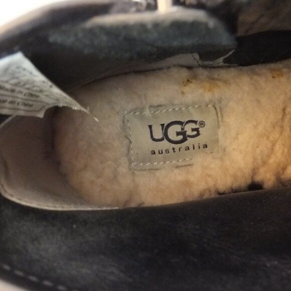 UGG Ankle Boots Womens 7 Black Chelsea Leather Sherpa Footbed 1.75 inch heel - Picture 4 of 9